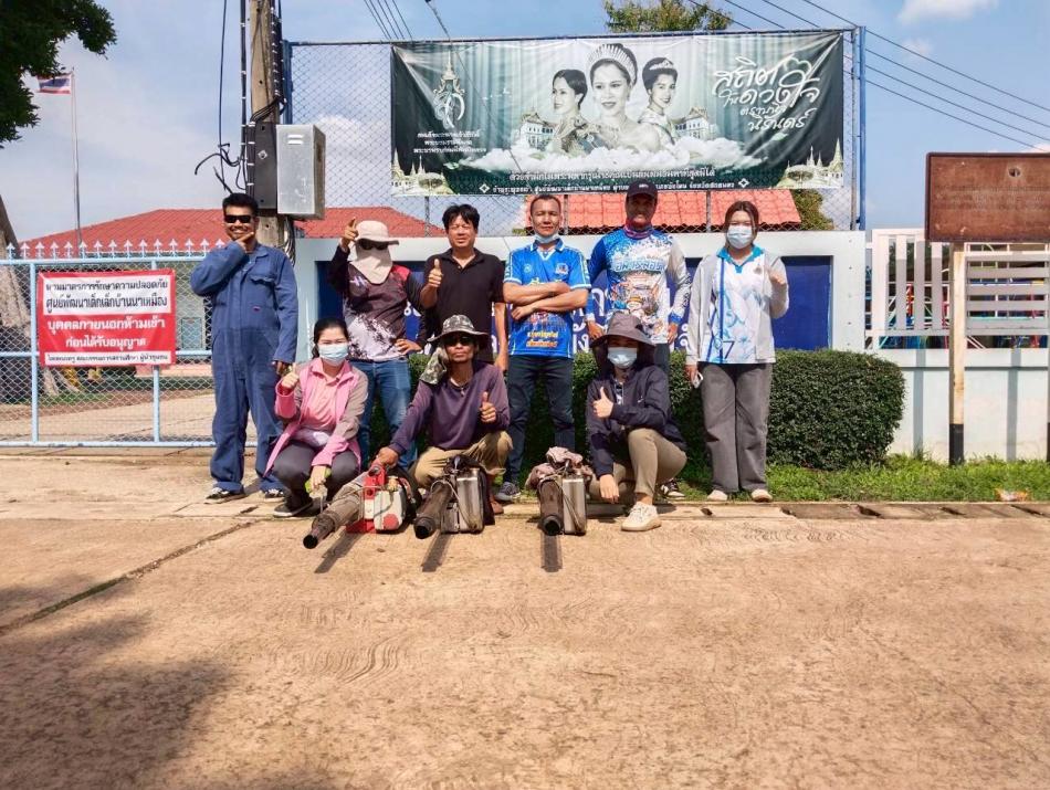 ดำเนินการพ่นเคมีหมอกควันป้องกันโรคไข้เลือดออก ณ ศูนย์พัฒนาเด็กเล็กบ้านนาเหมือง