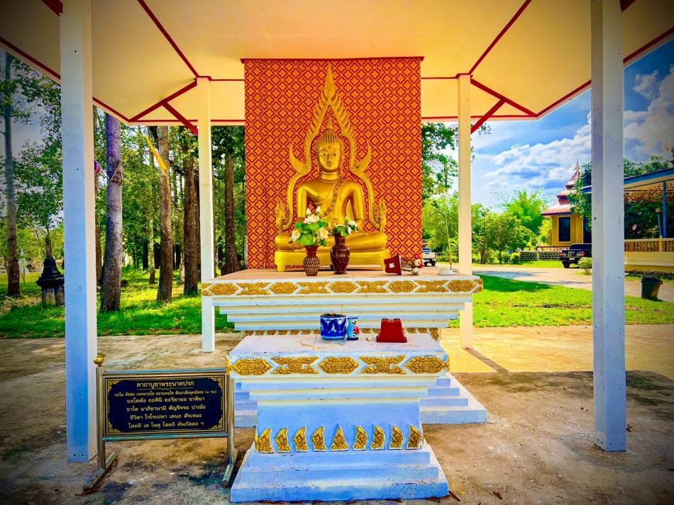 วันฟ้าเปิดกับสถาปัตยกรรมสวยๆ ที่ วัดสายแก้ว อ.พังโคน  บ้านดอนตาล โนนสูง แวะมาสักการะองค์พระประธานและกราบพระนาคปรกเพื่อความเป็นสิริมงคล