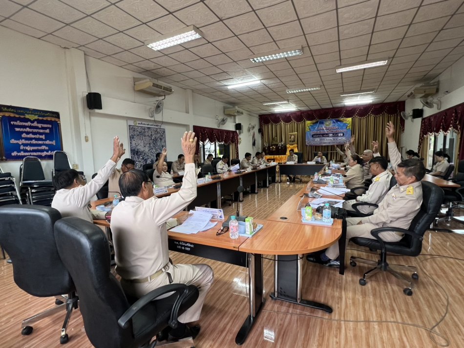 ประชุมสภาเทศบาลตำบลพังโคนศรีจำปา พร้อมร่วมไว้อาลัย