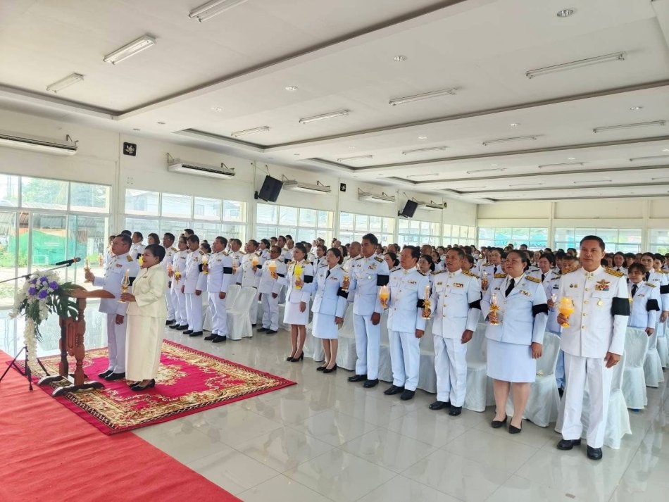 เทศบาลตำบลพังโคนศรีจำปา ร่วมพิธีถวายเครื่องราชสักการะและวางพานพุ่ม เนื่องในโอกาสวันเฉลิมพระชนมพรรษา สมเด็จพระนางเจ้าสุทิดา พัชรสุธาพิมลลักษณ พระบรมราชินี ๓ มิถุนายน ๒๕๖๙